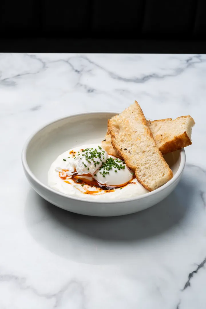 Poached eggs with toasted bread